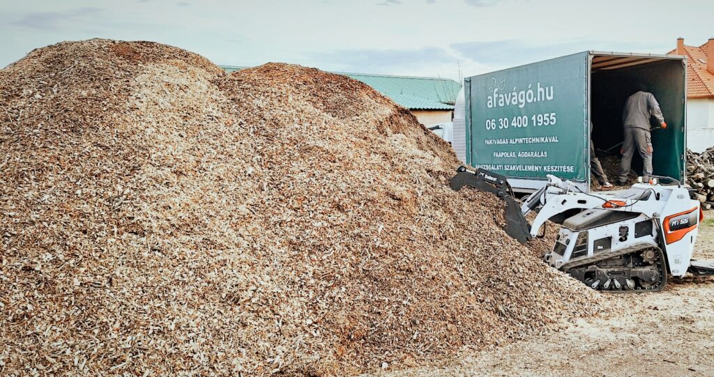 Ágdarálék kiszállítása és rakodása teherautóra